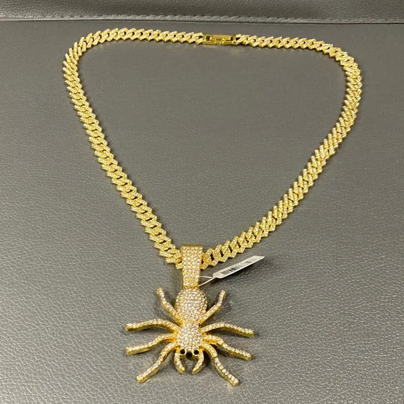 Invicta Elements
Black Widow Iced Out Pendant & 21” Chain, Gold
(80872) - Picture 3 of 6